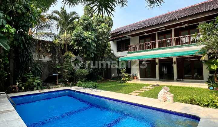 Beautiful Kemang House Spacious Yard Flood-Free Easy Access