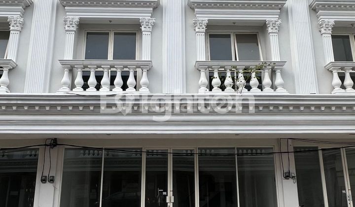 Royal Palace Larangan Sunandar Priyosudarmo dkt Gajah Mada 1