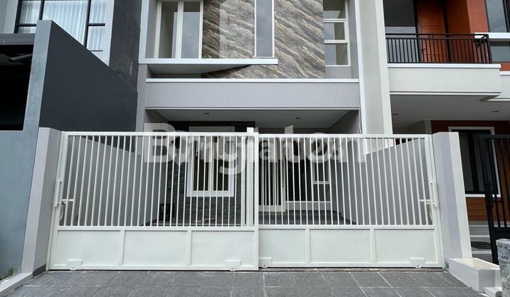 Minimalist 2-Story Kenjeran Mentari Beach