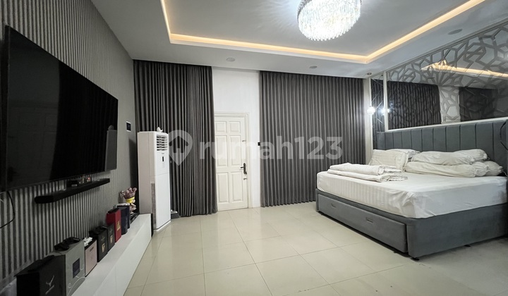 Pakuwon City dekat Pakuwon City Mall 