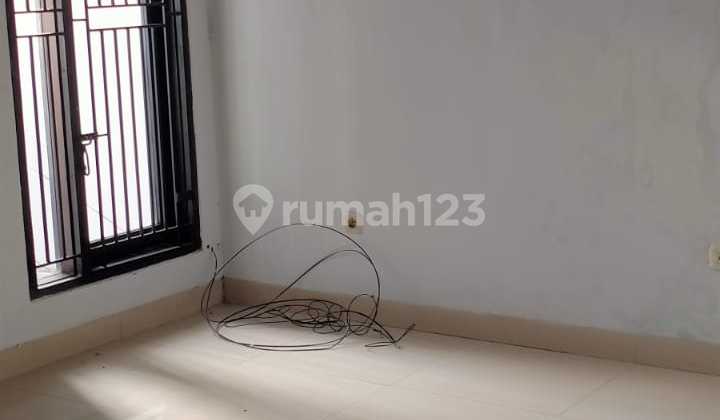 Rumah Disewakan di Tebet Barat Dalam, Jalan 1 Mobil 1