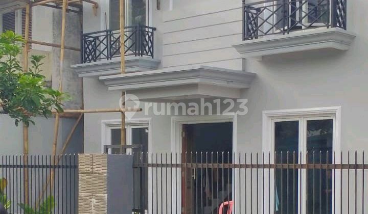 Rumah Bagus Baru Selesai Renovasi Disewakan di Rawajati, Jalan 2 Mobil