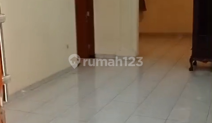 House for Rent in Tebet Barat Dalam, 1 Car Street