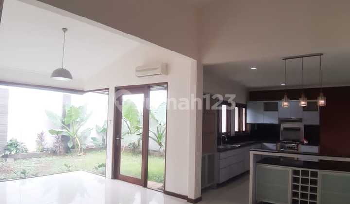 Rumah Mewah Disewakan Dalam Komplek Cipete, Bisa Parkir 4 Mobil