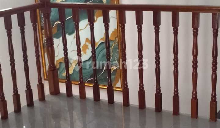 Rumah Bagus Baru Selesai Renovasi Disewakan di Rawajati, Jalan 2 Mobil 2