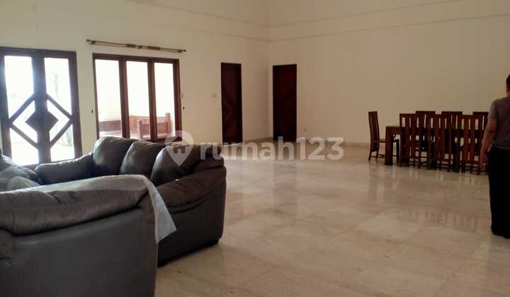 Rumah Besar Dan Mewah Dalam Komplek Disewakan Di Kemang Utara, Ada Swimming Pool