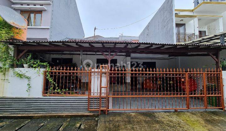 Rumah di Tebet Barat Dekat Patung Pancoran Dalam Komplek  1