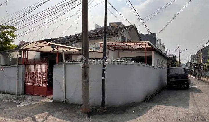 Dijual Rumah Hitung Tanah di Taman Ratu Posisi Hoek Lingkungan Bagus  1