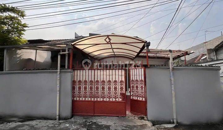 Dijual Rumah Hitung Tanah di Taman Ratu Posisi Hoek Lingkungan Bagus  2