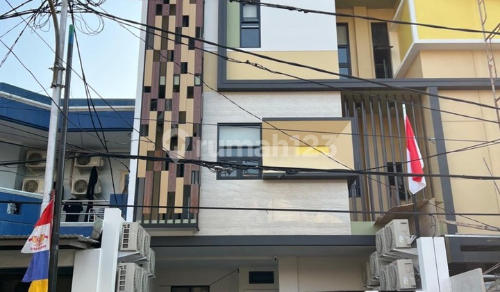 Dijual Kost BARU di Tomang ROI 10 % total ada 32 Kamar dengan Kamar mandi dalam 