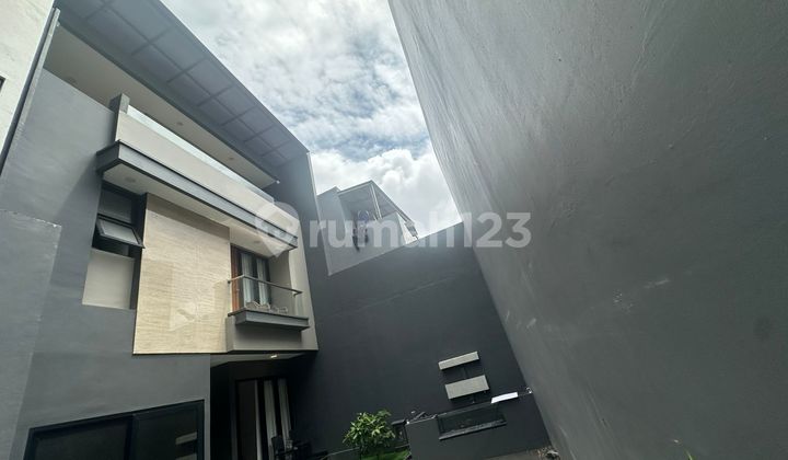 TURUN HARGA Dijual Rumah tinggal di Komplek Grand Trevista Kebon Jeruk  LT 190  2