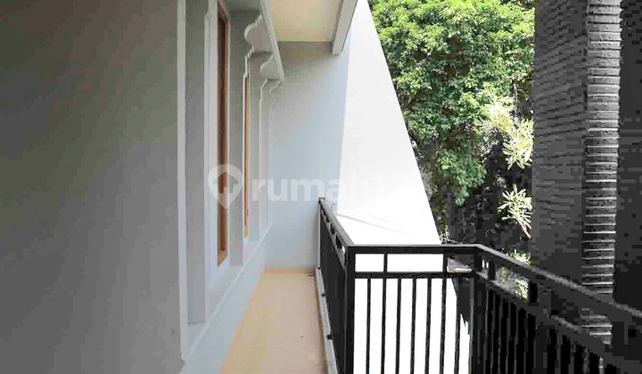 For Sale Fast 2-Story House in Kebon Jeruk Srengseng Flood-Free North Facing 2