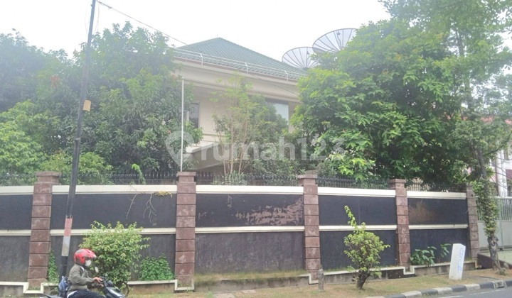 Dijual Rumah di Puri Indah LT 752 Posisi Hoek Carport bisa 10 Mobil 