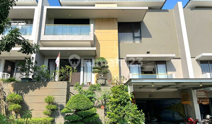 Selling 3-Story House in Golf Island Cluster Harmony with 12 x 20 Pool