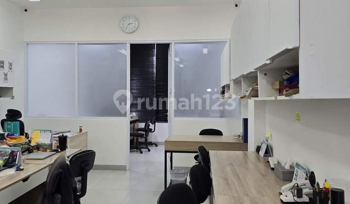 Dijual Ruko 4 Lantai di Tanah Abang , Jakarta Pusat Hadap Selatan Carport banyak Dijual Ruko 4 Lantai di Tanah Abang , Jakarta Pusat Hadap Selatan Carport banyak