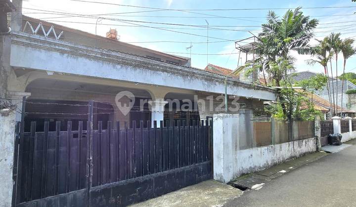 Dijual Rumah Tua Hitung tanah di Kramat Pela Keb Baru Cocok utk Bangun Kost