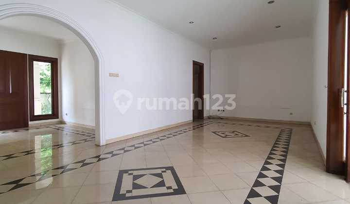 Selling a House in Pondok Indah, Land Area 300, Alam Asri Area, Good Environment 2