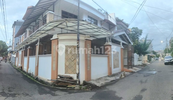 Turun Harga  Jual Rumah Hoek di Tanjung Duren Utara LT 195 Jalan Lebar Lokasi Strategis  2