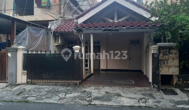 House for Sale in Pondok Indah, Land Area 148, Price 4.3 Billion House for Sale in Pondok Indah, Land Area 148, Price 4.3 Billion