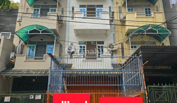 Dijual Ruko 3 Lantai di Daerah Roxy Jakarta Pusat Kondisi Rapi  1