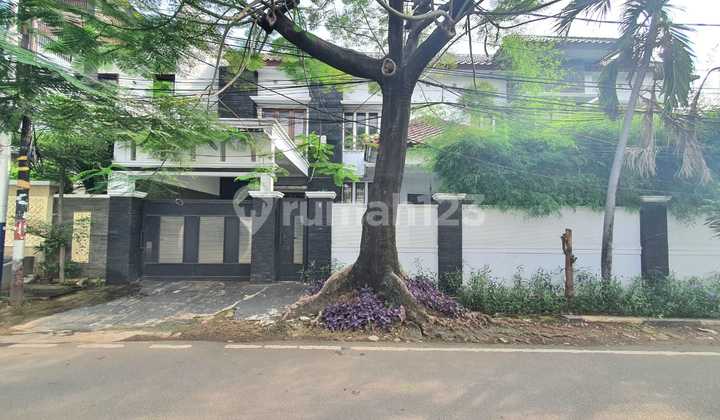 Sell Serene Ready-to-Occupy House in Central Cempaka Putih, Land Area 375 Building Area 600, Hook Position.