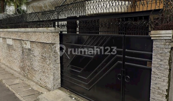 For Sale: House in Kebayoran Lama, Land Area 500 m2, Strategic Location, North-Facing