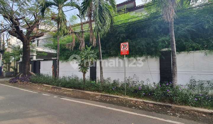 Sell Serene Ready-to-Occupy House in Central Cempaka Putih, Land Area 375 Building Area 600, Hook Position. 2