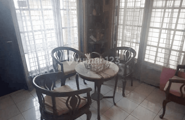 ruang tamu rumah di cci cicukang indah,