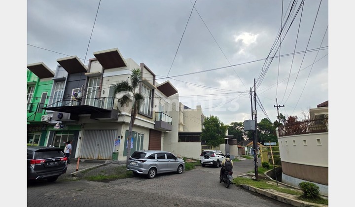 Ruko 2 Lantai Bagus dan Strategis di Prapen Indah, Surabaya