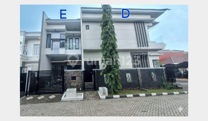 Rumah 2 Lantai, Bagus dan Strategis di Mulyosari, Surabaya 2