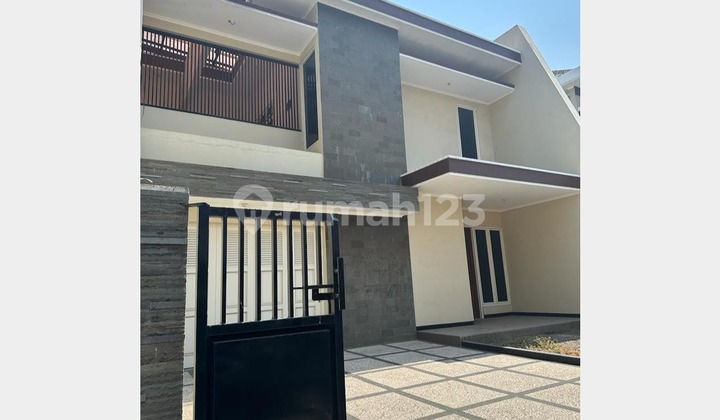 Rumah Baru dan Lingkungan Mewah di Manyar, Surabaya Rumah Baru dan Lingkungan Mewah di Manyar, Surabaya