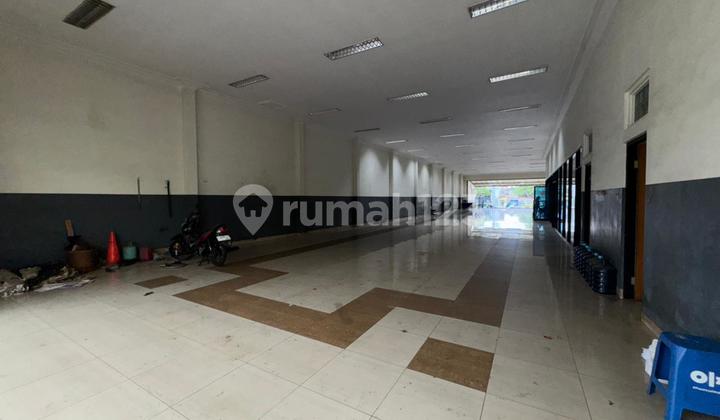 Showroom Strategis di Nol Jalan Raya Jenggolo, Sidoarjo