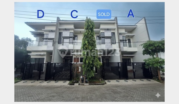 Rumah 2 Lantai, Bagus dan Strategis di Mulyosari, Surabaya