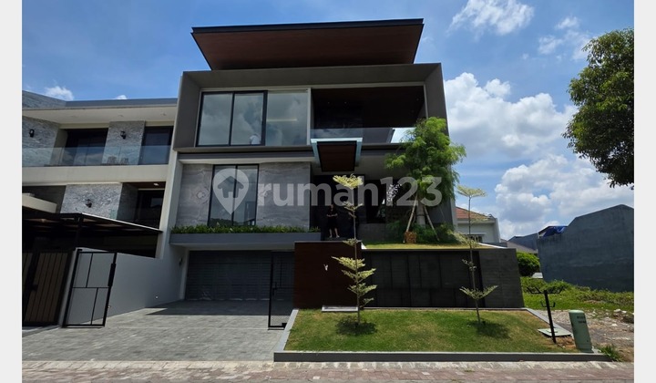 New House 3 Lantai, Mewah di Area Golf Citraland, Surabaya New House 3 Lantai, Mewah di Area Golf Citraland, Surabaya