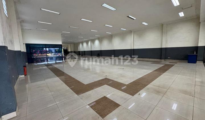 Showroom Strategis di Nol Jalan Raya Jenggolo, Sidoarjo Showroom Strategis di Nol Jalan Raya Jenggolo, Sidoarjo