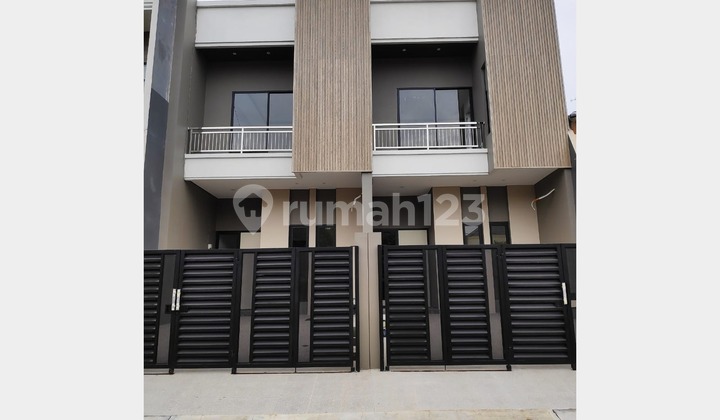 Villa Kalijudan Indah, Move-In Ready, Strategic Location in Surabaya