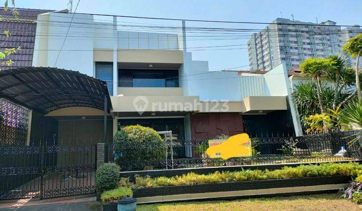 Rumah luas di tanah luas di tepi jalan raya ramai di Klojen Malang 1