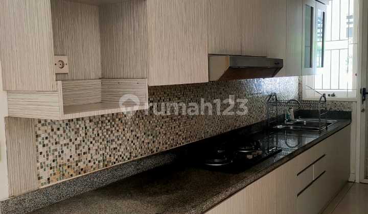 Rumah Siap Huni Semi Furnished di The Green 2