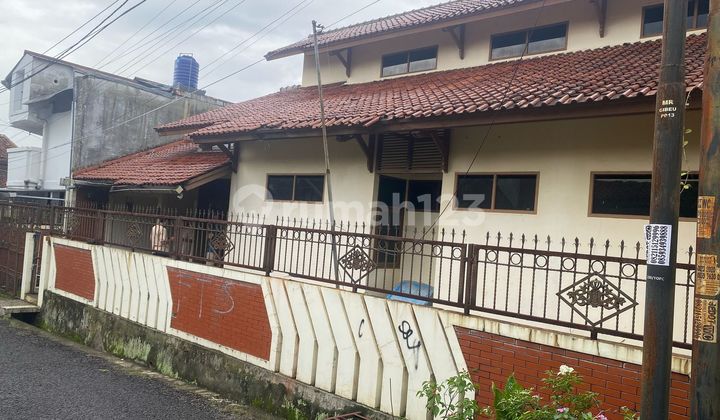 Rumah 2 Lantai Dengan Luas Tanah Yang Cukup Luas Di Lokasi Nyaman Dan Sejuk Selangkah Dari Swalayan