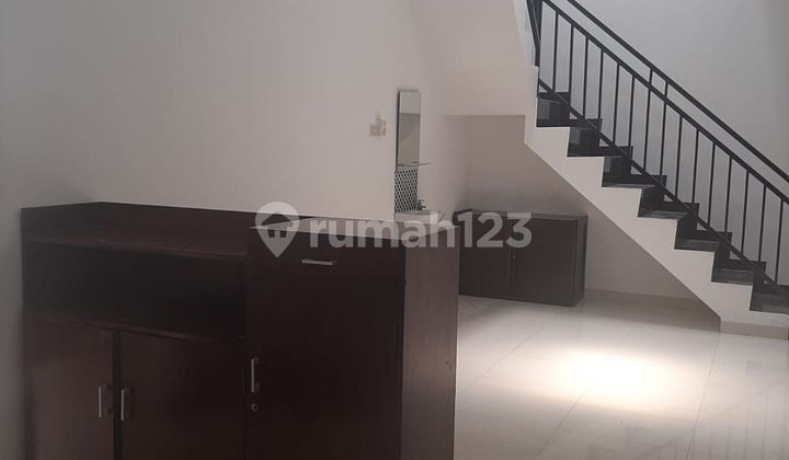 Rumah 2 Lantai Dilingkungan Asri Dekat Taman Dan Fasum Parkiran Di Lokasi Terbaik Pamulang 2