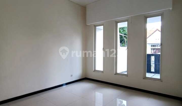 Minimalist Luxury Corner House in Citraland near Gwalk Ciputra, 5 bedrooms. 2