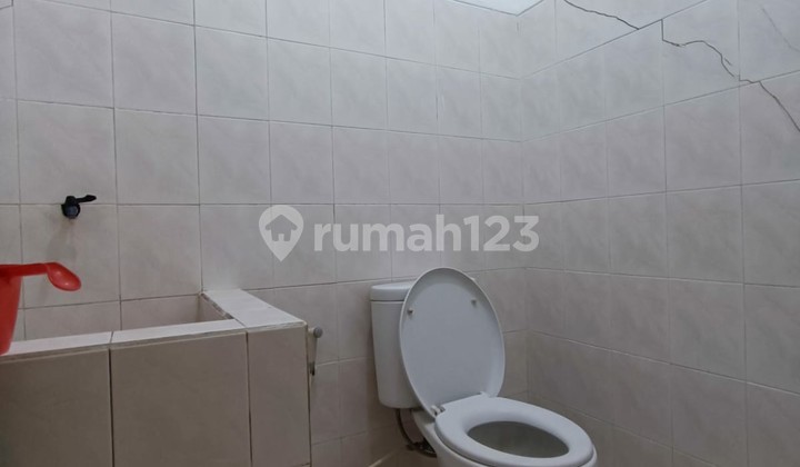 kamar mandi rumah 2 lantai bagus shm