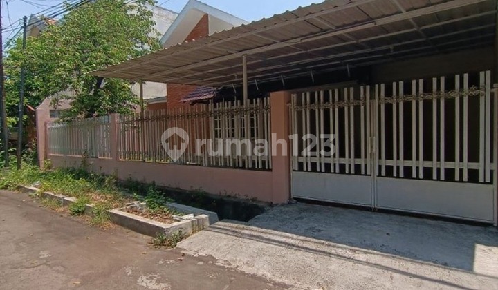 Semifurnished House in Central Putat Indah near Mayjend Sungkono, only 80 million