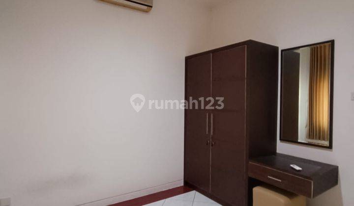 Rumah 2 Lantai Bagus Furnished Shm Di Graha Family, Surabaya 2