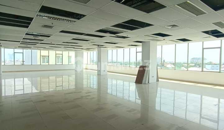 Rare Office Space in the City Center near Tidar Tunjungan Kedungdoro, only around 80k per meter. Rare Office Space in the City Center near Tidar Tunjungan Kedungdoro, only around 80k per meter.