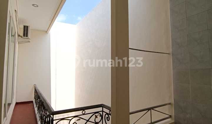 Fully Furnished Ready to Occupy Home in Darmo Permai, Steps Away from HR Muhammad, 4 Bedrooms. Fully Furnished Ready to Occupy Home in Darmo Permai, Steps Away from HR Muhammad, 4 Bedrooms.