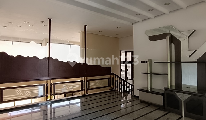 Rare Central City House near Tidar Kedungdoro Arjuno Argopuro suitable for Office.