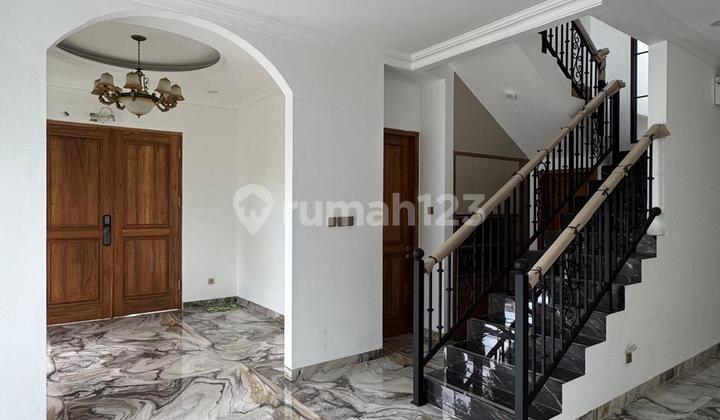 For Sale Brand New Victoria Alsut 4BR, Semi-Furnished, Good Condition.