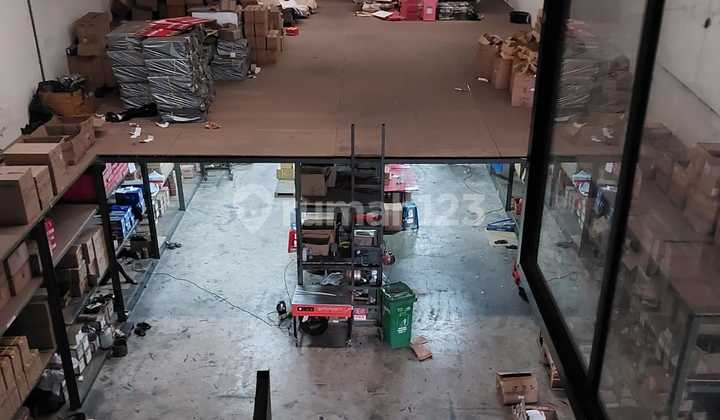 Warehouse for quick sale in Kosambi Permai, size 10x40, already includes a neat and clean office.