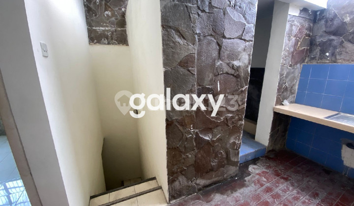 Disewakan kantor di pusat jalan raya malang GMK00749